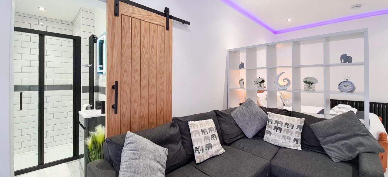 The Studio, Luxury Modern Apartment In The South Hams, Stunning Walks On The Doorstep, A 20 Minute Drive To The Beautiful Sandy Beaches, Quiet Courtyard Setting, Shops, Bars And Restaurants A Short Walk Away! Ivybridge Luaran gambar