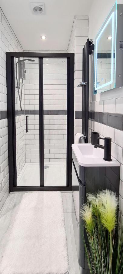 The Studio, Luxury Modern Apartment In The South Hams, Stunning Walks On The Doorstep, A 20 Minute Drive To The Beautiful Sandy Beaches, Quiet Courtyard Setting, Shops, Bars And Restaurants A Short Walk Away! Ivybridge Luaran gambar